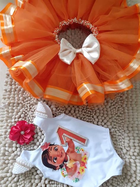 Baby Moana Birthday Party Ideas, Moana 1st Birthday Party Ideas, Moana Centerpieces Ideas, Moana Centerpieces, Moana Birthday Outfit, Moana Birthday Cake, Moana Birthday Party Theme, Moana Theme Birthday, Princess Birthday Decorations