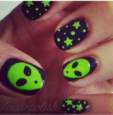 Tutorial at youtube.com/pixiepolish or follow her on Instagram @pixiepolish Alien Nails Short, Alien Nails, Gel Overlay, Romantic Nails, Rawr Xd, Great Nails, Stick On Nails, Nail Technician, Gel Color