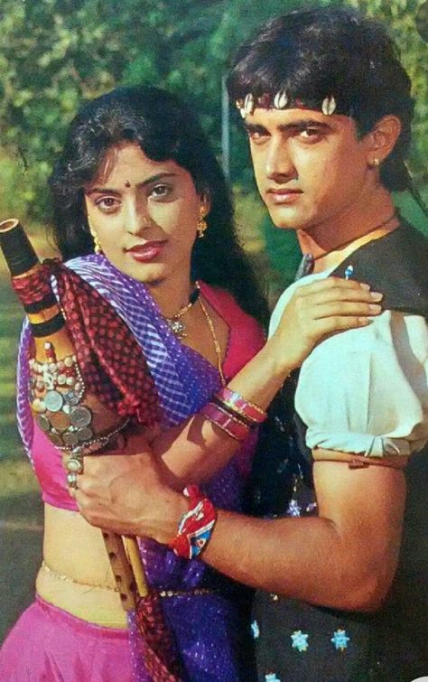 Bollywood Retro, 90s Actors, Juhi Chawla, Bollywood Posters, Latest Funny Videos, Indian Fashion Saree, Aamir Khan, Bollywood Wedding, Vintage Bollywood