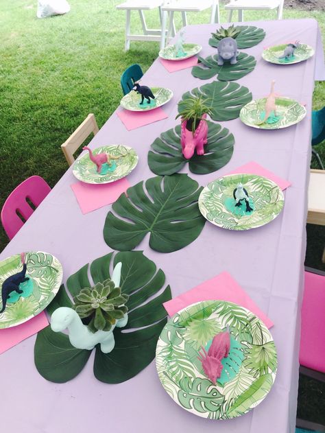 Dinosaur Birthday Party Ideas, 3rd Birthday Party For Girls, Third Birthday Girl, Girl Dinosaur Party, 4de Verjaardag, Dinosaur Birthday Theme, 2nd Birthday Party For Girl, Girl Dinosaur Birthday, Girls 3rd Birthday