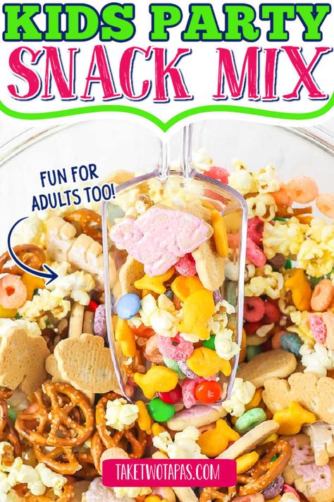 This kids party snack mix recipe full of FUN, KID FRIENDLY snack foods, is the perfect thing to serve at a children’s party! Customize with your favorite snack items to make the perfect finger food for kids of all ages. #kidspartyfoodideas #kidspartysnacks Kid Friendly Party Food, Finger Food For Kids, Party Mix Snacks, Snack Mix Recipe, Kids Party Snacks, Party Side Dishes, Finger Foods For Kids, Birthday Snacks, Food For Kids