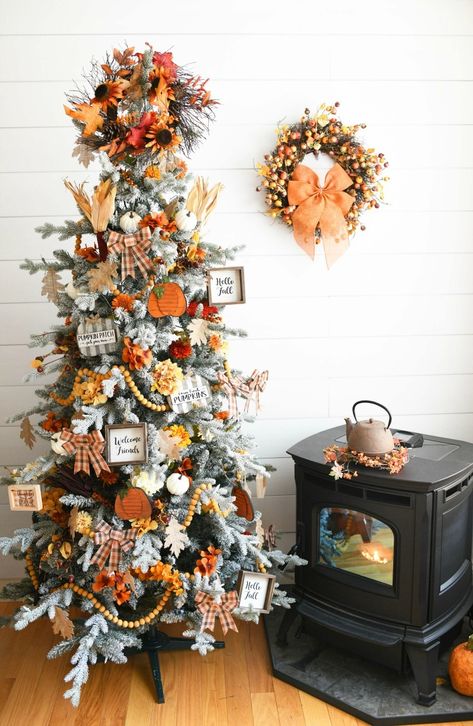 Fall Tree Decorations, Easter Tree Diy, Fall Christmas Tree, Diy Tree Decor, Easter Tree Ornaments, Thanksgiving Tree, Easter Tree Decorations, Couple Christmas, Holiday Tree Decorations