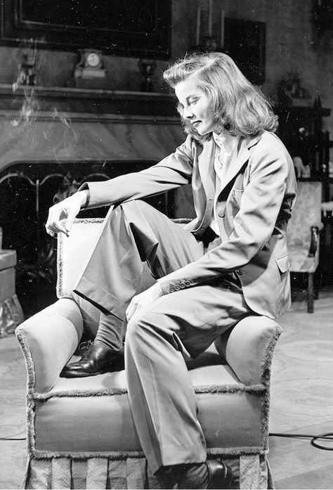 Katharine Hepburn wearing a pantsuit Kathryn Hepburn, Oud Hollywood, Portraits Women, Klasik Hollywood, The Philadelphia Story, Katherine Hepburn, Alfred Eisenstaedt, Hepburn Style, Diane Keaton