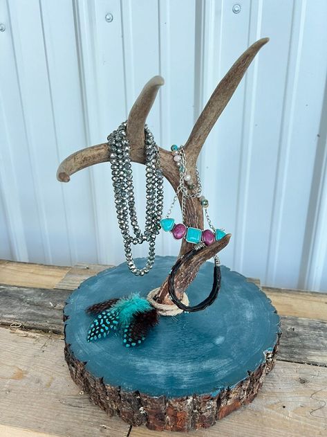 SandyCreekCreation - Etsy Deer Antler Necklace Holder, Deer Skull Jewelry Holder, Antler Decor Diy Projects, Antler Decor Diy, Diy Deer Antlers Decor, Antlers Decor Diy, Deer Antler Decor Ideas, Deer Antler Crafts Diy, Deer Horns Decor