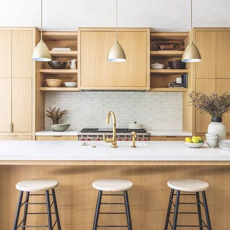 This #LA kitchen feels fresh and modern #LuxeLA July/August Interiors: @discinteriors  Architecture: @bildencorp  Photo: @laurejoliet  @sandow • • • #instaluxe #luxuryinteriors #kitchendesign #LAdesign #modern #yearinreview #2016  #Regram via @luxemagazine Disc Interiors, Kitchen Hoods, Best Kitchen Designs, Scandinavian Kitchen, Luxury Kitchens, Wooden Cabinets, Kitchen Set, Wood Kitchen, Kitchen Sets