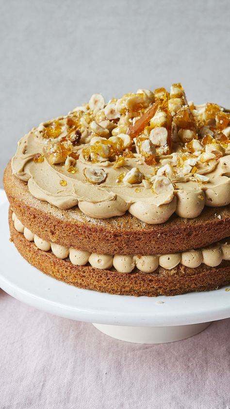 Marjolaine Cake, Icing Sugar Recipe, Mince Pasta, Coffee Icing, Praline Cake, Coffee And Walnut Cake, Bakery Goods, Smith Wedding, Berry Recipes