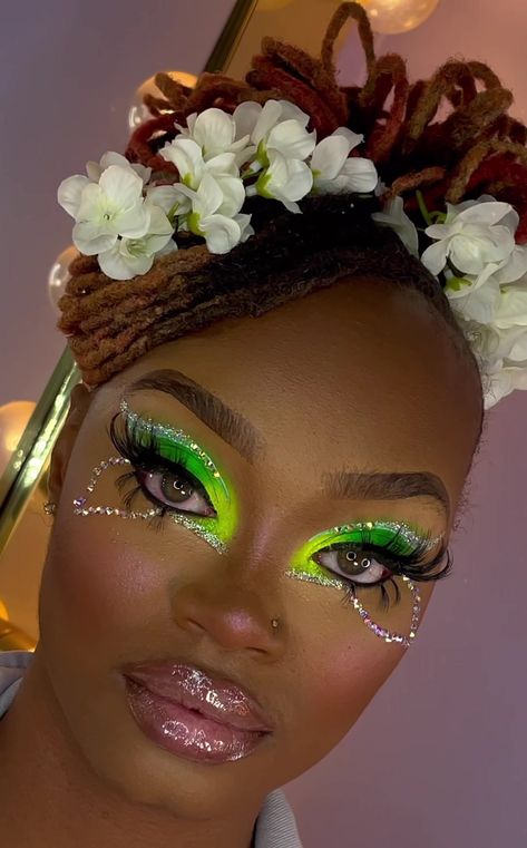 Nature Fantasy Makeup, Garden Inspired Makeup, Fairy Makeup Ideas Fantasy Make Up, Pretty Halloween Makeup Looks Fairy, Fairy Hair And Makeup, Fantasy Makeup Fairies, Fairy Make Up Look, Fairy Makeup Ideas Fantasy, Woodland Fairy Makeup Ideas