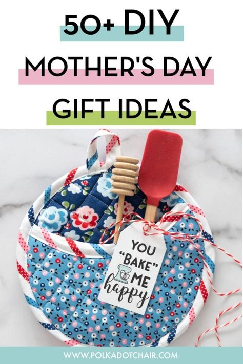 More than 50 DIY Mother's Day gift ideas. Lots of fun things to make for mom, including free printable gift tags and simple sewing patterns #mothersday #mothersdaygift Free Mothers Day Gift Ideas, Homemade Gifts For Mom, Easy Mother's Day Crafts, Cute Mothers Day Gifts, Homemade Mothers Day Gifts, Diy Gifts For Mom, Free Printable Gifts, Free Printable Gift Tags, First Mothers Day Gifts