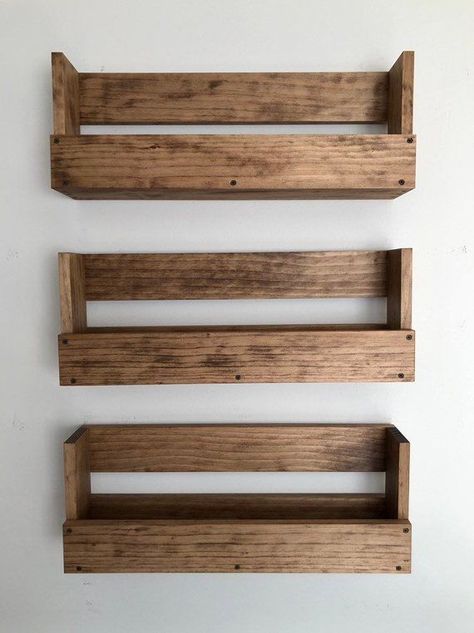 Diy Shelves Design, Kids Room Bookshelves, Tre Kunst, Nursery Book, Nursery Bookshelf, Diy Hanging Shelves, Wall Hanging Shelves, Playroom Storage, Rustic Wood Walls