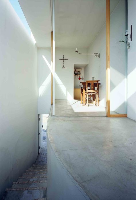 Image 4 of 31. © Masao Nishikawa Takeshi Hosaka, Houses In Japan, Japanese Architect, Boundary Walls, Two Storey House, Ideas Hogar, Japanese Architecture, Japanese House, Yokohama