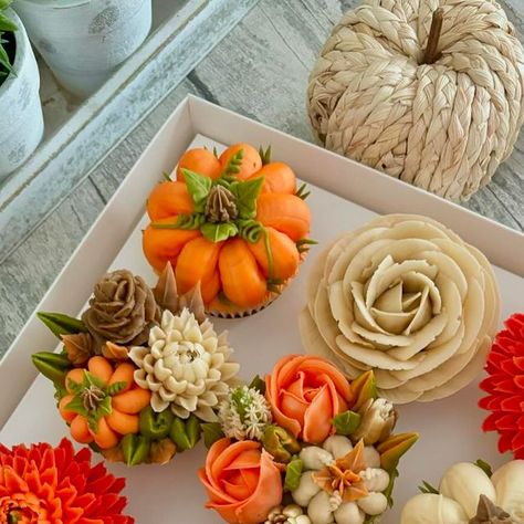 cupcakes by Sally on Instagram: "Autumn has definitely arrived with this box 🧡
I’m loving all the colours that this season brings, are you an autumn lover 🍁🍂
.
.
.
#autumn #autumnvibes #autumncolours #autumnleaves #cupcakes #cupcakedecorating #cupcakeart #babyshower #birthday #flowers #flowercupcakes #floralcupcakes #buttercreamflowers #buttercreamcupcakes #baking #cake #cakedecorating #lincolnshire #lincolnshirebusiness" Fall Cupcake Bouquet, Autumn Cupcakes Decoration, Fall Decorated Cupcakes, Cupcake Flower Bouquets, Cupcake Flowers, Cupcake Flower, Fall Cupcakes, Buttercream Cupcakes, Floral Cupcakes