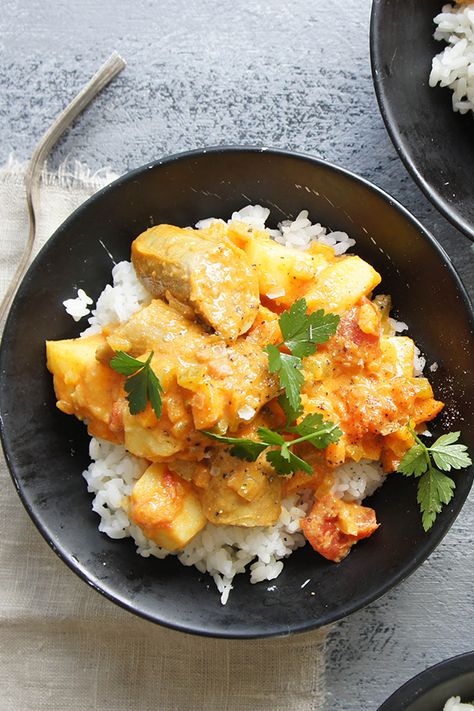 #RecipeoftheDay: Coconut Curry Sausages by yummymumma - "Great recipe!! Everyone loved it!! Will be making this one again!!" - rach74 Indian Sausage Recipes, Maesri Curry Recipes, Curried Sausages Slow Cooker, Easy Curried Sausages, Mince Curry Recipe, Curried Sausages, Sausage Dinner, Sausage Dishes, Curry Dishes