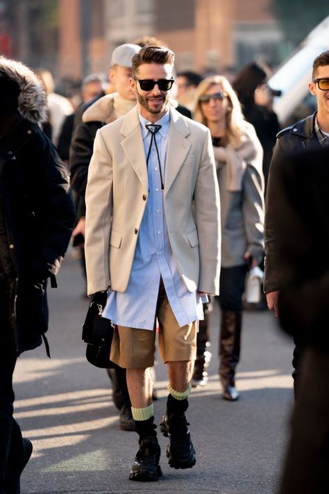 Trend 2025, Milan Fashion Week Men, 2020 Street Style, London Fashion Week Mens, Paris Fashion Week Men, Beige Blazer, Mens Fashion Week, Couture Week, Todays Outfit