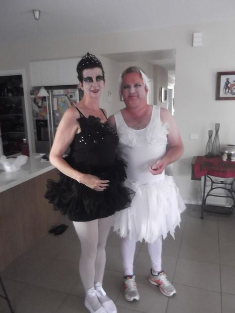 Black Swan And White Swan Halloween, Black Swam And White Swan Halloween, White Swan Black Swan Costume, Black And White Angel Costume, Black And White Costume Ideas, Black N White Outfits, White Swan Outfit, Black And White Swan Costume, Black And White Halloween Costume