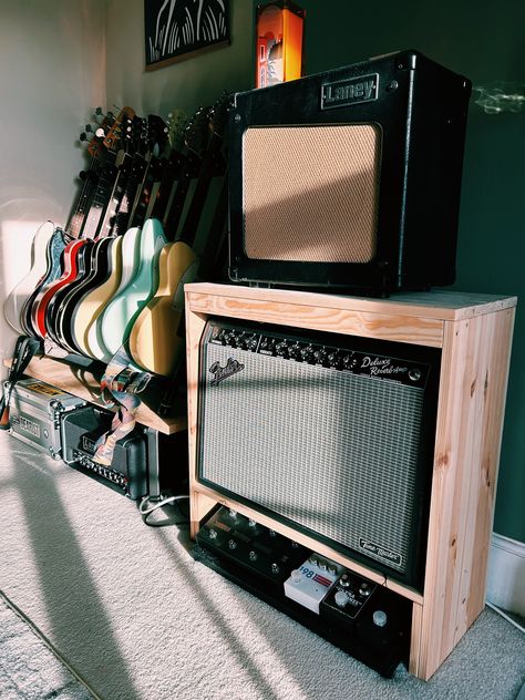 Guitar Amp Organization, Guitar Amp Storage Cabinets, Guitar Pedal Organization, Guitar Furniture, Guitar Amp Cabinet, Electro Guitar, Guitar Amp Stand, Amp Cabinet Guitar, Amp Stand