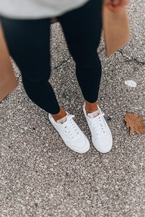 The White Sneaker That Everyone Can (and Should) Wear This Fall - Cella Jane Witte Sneakers Outfit, White Tennis Shoes Outfit, Platform Sneakers Outfit, Winter Sneakers Outfit, Casual White Sneakers, Tennis Shoe Outfits Summer, Best White Sneakers, White Sneakers Outfit, All White Sneakers