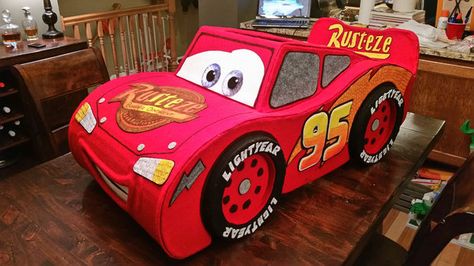 Car Cardboard, Cars Costume, Piñata Cars, Mcqueen Costume, Cars Halloween Costume, Lightning Mcqueen Costume, Flash Mcqueen, Halloween Costume Women, Cardboard Car