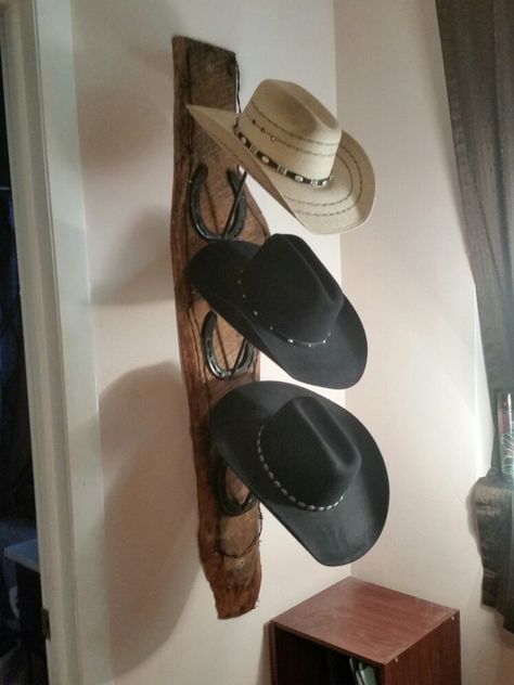 Homemade Cowboy Hat Rack, Cowboy Hat Wall Hanger, Horseshoe Hat Rack, Cowboy Hat Storage Ideas, Diy Cowboy Hat Rack, Hat Holder Diy, Cowboy Hat Decorations Ideas, Cowboy Hat Display, Cowboy Hat Racks