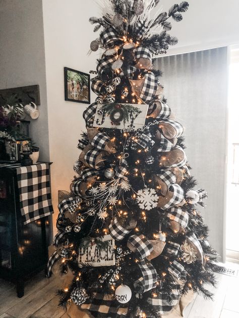 Black And White Christmas Tree, Best Christmas Tree Decorations, Black Christmas Decorations, Christmas Tree Decoration Ideas, Tree Decoration Ideas, Best Christmas Tree, Buffalo Plaid Christmas Decor, Burlap Christmas Tree, Black And White Christmas