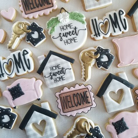 House Closing Cookies, Housewarming Cookout, Housewarming Cookie Ideas, Home Sweet Home Cookies Decorated, First Home Cookies, Home Sweet Home Cookies, Real Estate Decorated Cookies, House Warming Sugar Cookies, Housewarming Cupcake Ideas