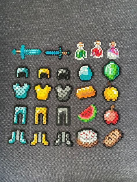 Diy Perler Bead Crafts Minecraft, Fuse Bead Minecraft, Pearler Bead Minecraft Patterns, Fuse Bead Patterns Minecraft, Perler Beads Ideas Small Minecraft, Bubble Perler Bead Pattern, Minecraft Bead Art, Pyssla Ideas Minecraft, Hama Beads Patterns Minecraft