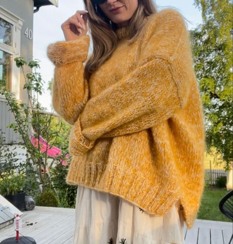 Yellow sweater outfit