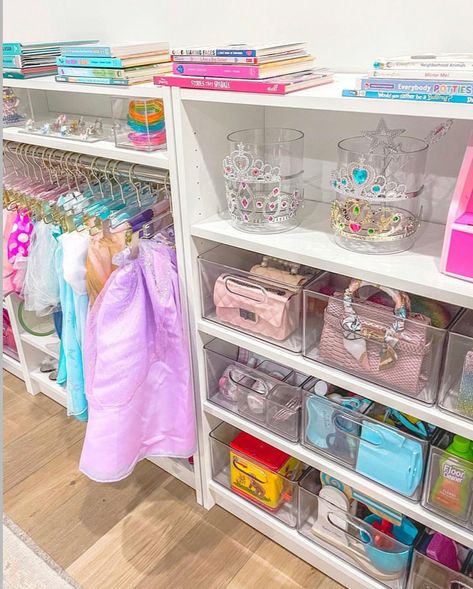 Girls Toy Organization, Kids Craft Storage, Barbie Storage, Barbie Organization, Toy Storage Ideas, Toy Room Organization, Diy Toy Storage, Toy Storage Solutions, Girls Playroom