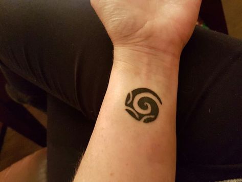 Maori Koru Tattoo, Koru Tattoo Maori, Koru Tattoo, New Zealand Tattoo, Fern Tattoo, Maori Tattoo Designs, Glass Bottle Diy, Bottle Diy, Geniale Tattoos