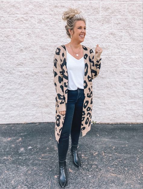 Cheetah Cardigan Outfit, Leopard Print Cardigan Outfit, Print Cardigan Outfit, Duster Cardigan Outfit, Cardigan Outfit Work, Leopard Cardigan Outfit, Duster Outfit, Cheetah Print Outfits, Long Cardigan Outfit