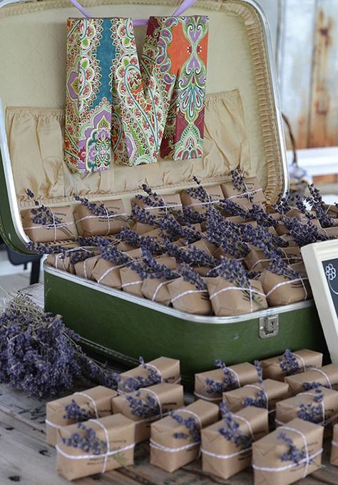 Party favours: Give each guest a packet of lavender seeds to watch your love grow! Lavender Wedding Favors, Lavender Wedding Bouquet, Săpunuri Handmade, Soap Wedding Favors, Wedding Favors And Gifts, Cheap Favors, Wedding Favors Cheap, Lavender Soap, Favors Diy