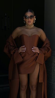 Gold And Brown Outfits, What To Wear To A Fashion Show, Brown Two Piece Outfit, Brown Dress Outfit, Long Belts, Luxurious Wardrobe, Luxury Fashion Outfits, Looks Hip Hop, Thick Belt