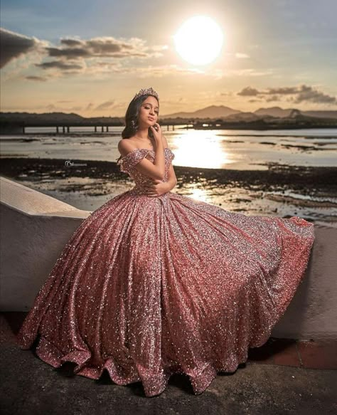 Indoor Photoshoot Ideas, Quince Picture Ideas, Right Wedding Dress, Sunset Photoshoot Ideas, Quinceañera Photoshoot Ideas, Quince Photoshoot Ideas, Quinceanera Dances, Quince Pictures, Quinceanera Pictures