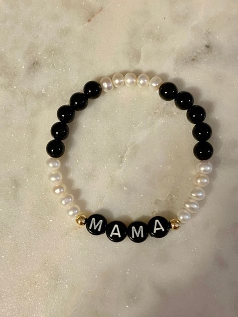 Big Sister Bracelet, Mama Bracelet, White Pearl Jewelry, Black Onyx Bracelet, Black Beaded Bracelets, Moms Bracelet, Bracelet Pearl, Diy Bracelet Designs, Beads Bracelet Design