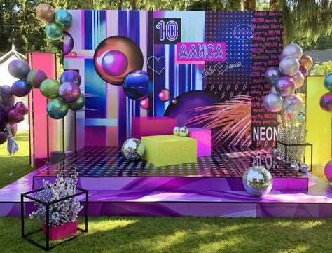 Neon Party Backdrop Ideas, Neon Party Backdrop, Neon Theme Decor, Retro Stage Design, 80s Backdrop, Neon Disco Party, Neon Themed Party, Pink Photo Booth, Neon Party Themes