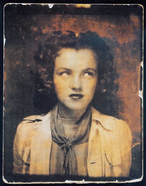 1938 Portrait de Norma Jeane - Divine Marilyn Monroe Norma Jean Marilyn Monroe, Rare Historical Photos, Joe Dimaggio, Kirk Douglas, Marilyn Monroe Photos, Barbra Streisand, Mark Hamill, Monty Python, Norma Jean