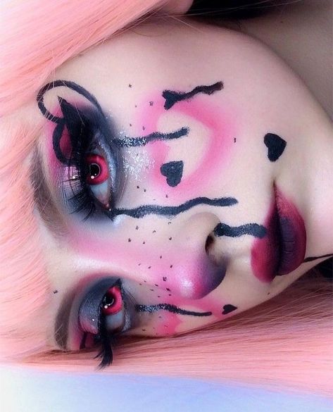 Pink Contacts Makeup, Pink Alt Makeup Looks, Emo Makeup Looks 2000s, Pink Emo Makeup, Pink Alt Makeup, Pink Halloween Makeup, Crazy Makeup Art, Pink Goth Makeup, Black And Pink Makeup