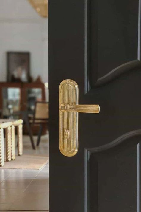 New Decor Trends for your Bathroom: Door Levers #interiordesign #design #interiors #homedecor #architecture #homedesign #interiordesigner #pinterestinspired #modernhome Champagne Bronze Kitchen Hardware, Bronze Bedroom, Kitchen Shelf Brackets, Black Bathroom Hardware, Laundry Doors, Front Door Hardware, Luxury Door, Privacy Door, Brass Door Handles