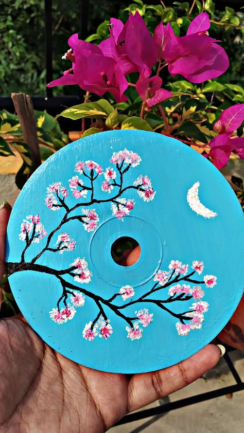 Dvds Pintados, Cd Painting Ideas, Diy Cd, Vinyl Record Art Ideas, Cd Wall Art, Vinyl Art Paint, Cd Painting, Cd Diy, Record Painting