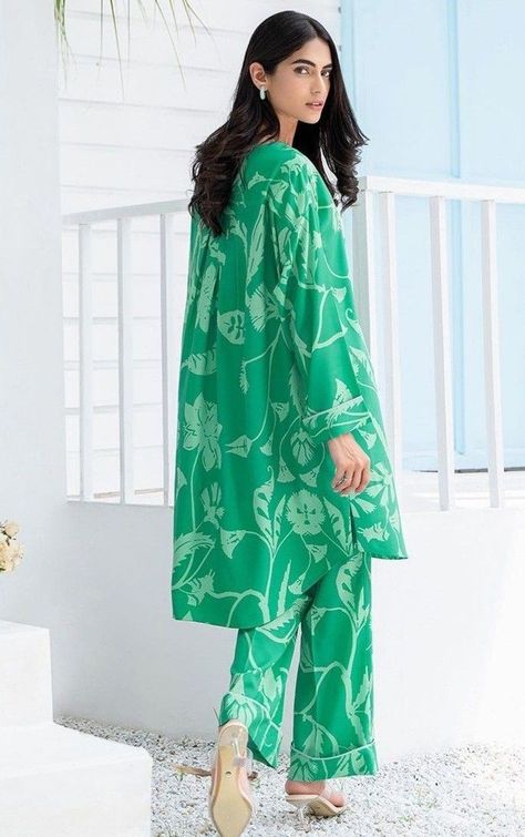 Solid Cord Set, Kurti Designing, Raya Haji, Lace Suit, Dress Designing, Indian Bride Outfits, Frock Fashion, 2 Piece Dress, Simple Kurta Designs