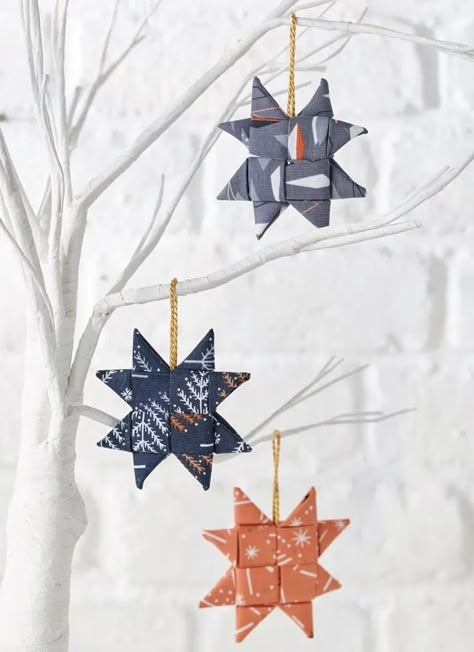 How to make a folded fabric star ornament | Gathered Crafts Seniors, Holiday Craft Gifts, Christmas Ornament Making, Christmas Sewing Ideas, Hand Sewn Quilt, Christmas Wreath Making, Different Types Of Yarn, Christmas Sewing Patterns, Christmas Decorations Sewing