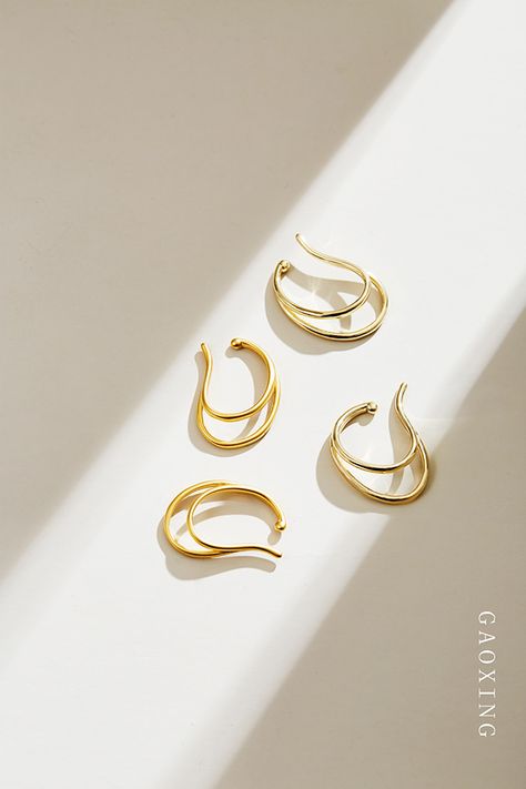 Shadow Jewelry Photography, Simple Jewellery Photography, Minimalist Jewelry Photoshoot, Fine Jewelry Photography Ideas, Minimal Jewellery Photography, Minimal Jewelry Photography Ideas, Jewelry Photography White Background, Jwelery Photography Idea, Jewelry Studio Photography