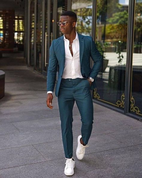 Terno Slim Confortavel. #Ternos #Ternoslim #suits #blazer #roupasocial #social #igreja Elegant Suits Men, Men Suits Blue, Teal Suit, Suit For Men Wedding, Suits And Sneakers, Casual Grooms, Terno Slim, Prom Suits For Men, Blue Suit Men