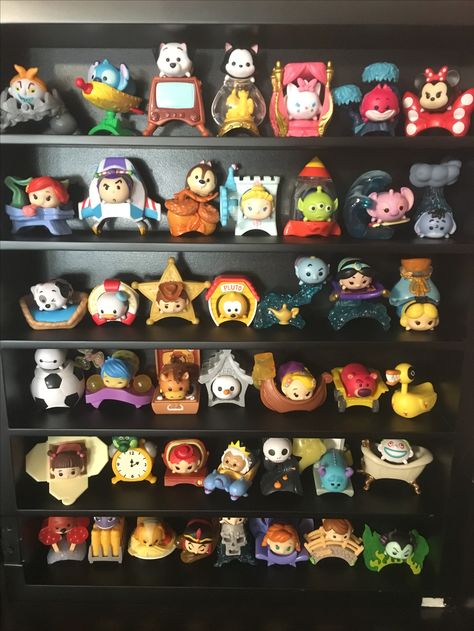 Disney Doorables Display, Doorables Disney Display, Disney Doorables Display Ideas, Doorables Display, Tsum Tsum Display Ideas, Loungefly Display Ideas, Tsum Tsum Toys, Disneyland Merchandise, Casa Disney