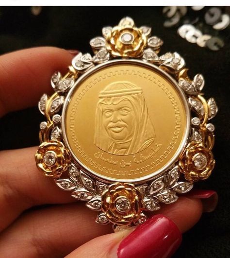 Gini Ginni Pendant Design, Ginni Pendant Design Diamond, Gold Coin Jewelry, Gold Coin Ring, Brides Mom, Pendant Designs, Engagement Rings Couple, Diamond Pendants Designs, Coin Art