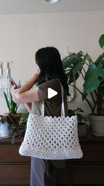 Macrame Bag Tutorial How To Make, Macrame Purse Tutorial, Macrame Tote Bag, Macrame Purse, Purse Tutorial, Macrame Patterns Tutorials, Macrame Bag, Bags Tutorial, Macrame Patterns