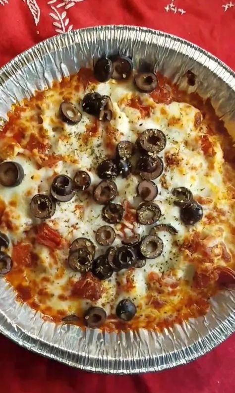 Easy Low Carb Keto Crustless Pizza Casserole Recipe Low Carb Crustless Pizza Bowl, Keto Pizza No Crust, Pizza With No Crust, Keto Low Carb Pizza Casserole Recipe, Keto Pan Pizza Low Carb, Crustless Pizza Bake Keto, Crustless Pizza Recipe, Bariatric Low Carb High Protein, Keto Pizza Bowl Low Carb