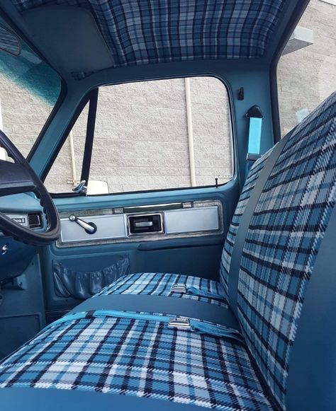 Classic Truck Interior Ideas, Square Body Chevy Interior, Vintage Truck Interior, Chevy Single Cab, Scrambler Build, Car Seat Upholstery, 4runner Mods, 87 Chevy Truck, Bronco Ford