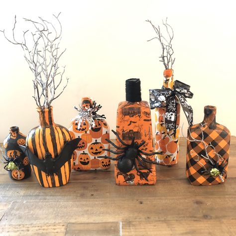 Halloween Bottle Napkin Decoupage DIY Decor - Handmade Happy Hour Halloween Napkin Crafts, Halloween Decoupage Ideas, Halloween Decopage Ideas, Halloween Bottles Diy, Mod Podge Halloween Crafts, Halloween Decoupage, Halloween Wine Bottle Crafts, Napkin Crafts, Halloween Wine Bottles