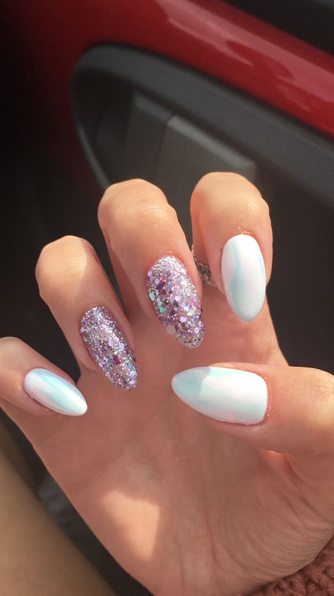 Mermaid pigment & purple glitter festival nails Lavender And Sparkle Nails, Two Tone Glitter Nails, Summer Nails 2023 Glitter, Glitter Festival Nails, Festival Nails Summer Coachella, Nails For Music Festival, White Festival Nails, Vacation Wedding Nails, Glittery Spring Nails