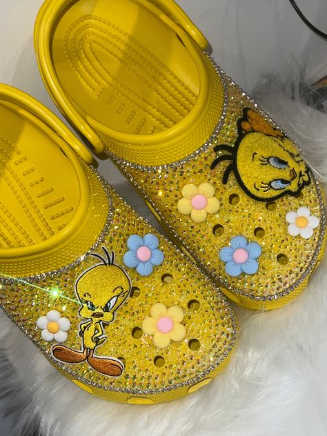 Bling crocs Junk Crocs, Baddie Crocs, Yellow Bedazzled Crocs, Purple Shoes Outfit, Bedazzled Crocs, Designer Crocs, Croc Ideas, Cool Crocs, Rhinestone Ideas